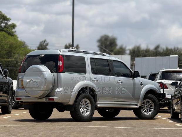Ford Everest 2011 Silver