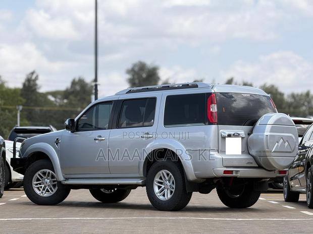 Ford Everest 2011 Silver