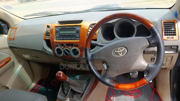 Toyota Hilux 2009 Gray