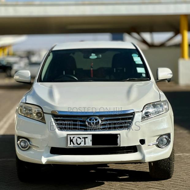 Toyota Vanguard 2011 White