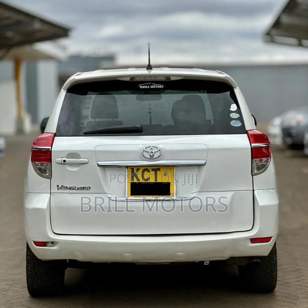 Toyota Vanguard 2011 White
