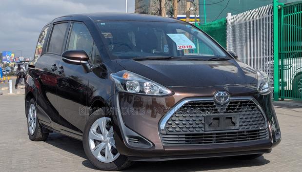 Toyota Sienta 2019
