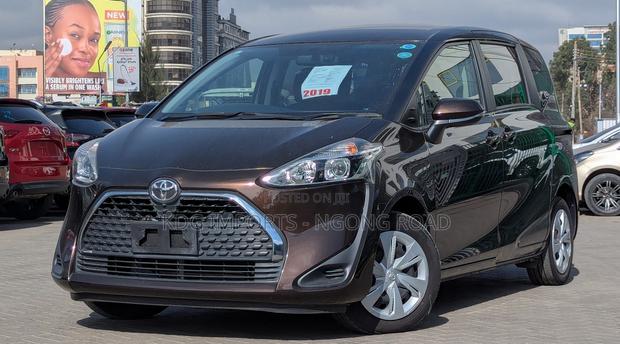 Toyota Sienta 2019