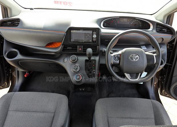 Toyota Sienta 2019