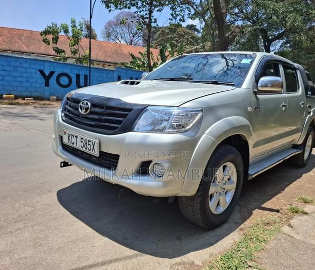 Toyota Hilux 2012 Silver