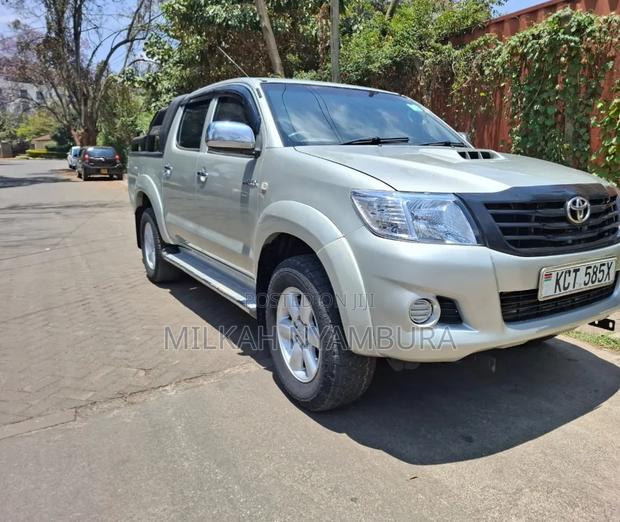 Toyota Hilux 2012 Silver