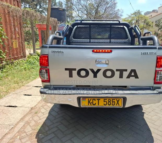 Toyota Hilux 2012 Silver