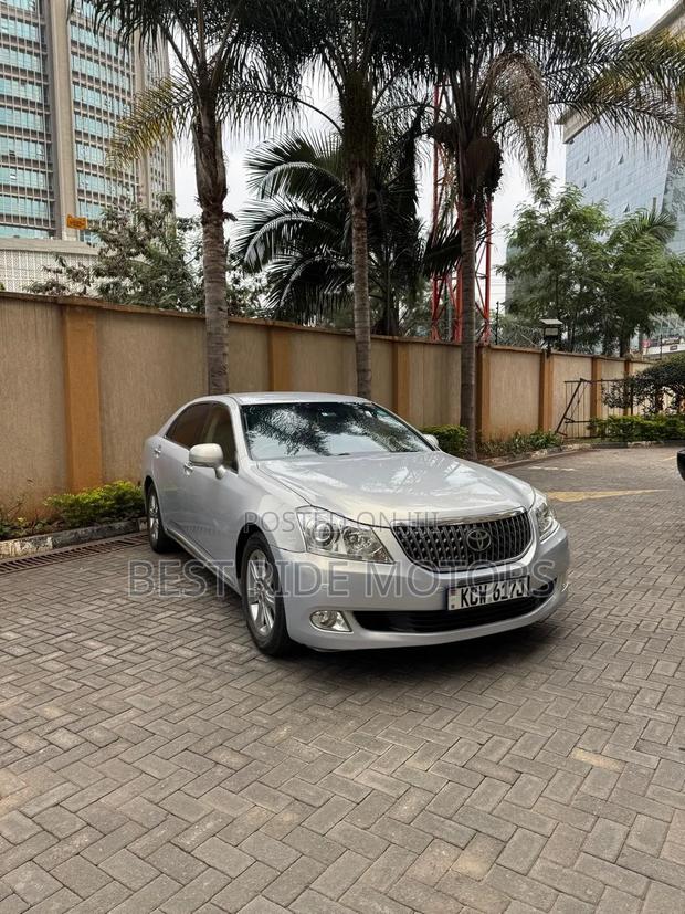 Toyota Crown Majesta 4.6 RWD 2012 Silver