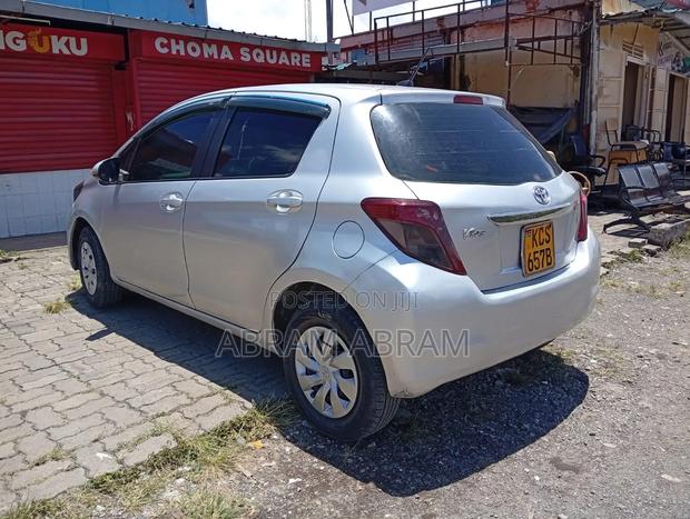 Toyota Vitz 2010 Silver