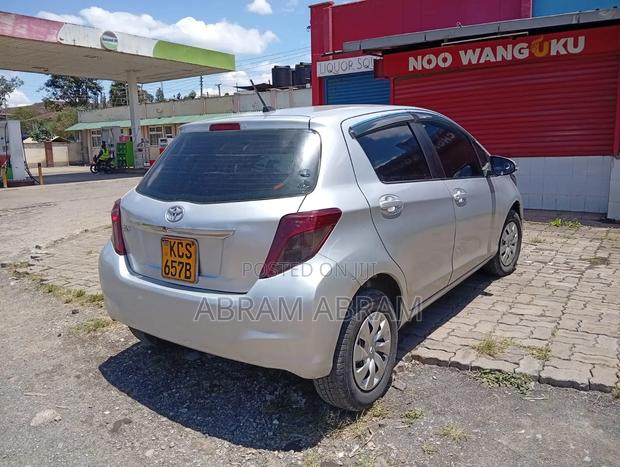 Toyota Vitz 2010 Silver