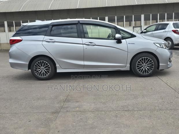 Honda Fit Shuttle 1.5 Hybrid 2WD 2019 Silver