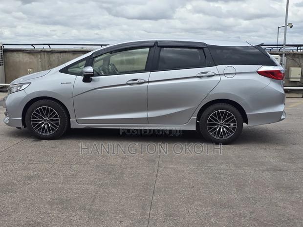 Honda Fit Shuttle 1.5 Hybrid 2WD 2019 Silver