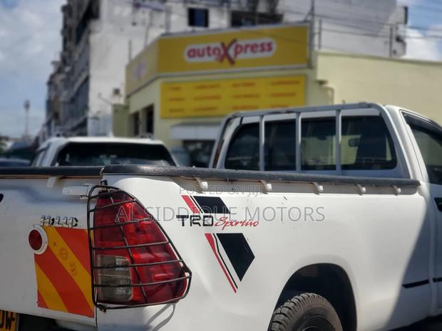 Toyota Hilux Revo Smart Cab Deisel 2.4 AWD 2018 White