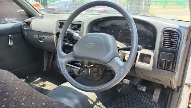 Nissan Pick-Up 2019 White