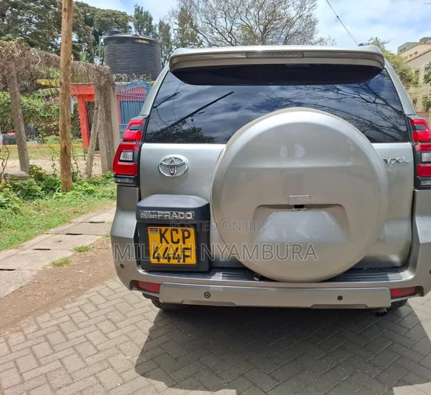 Toyota Land Cruiser Prado 2011 Silver
