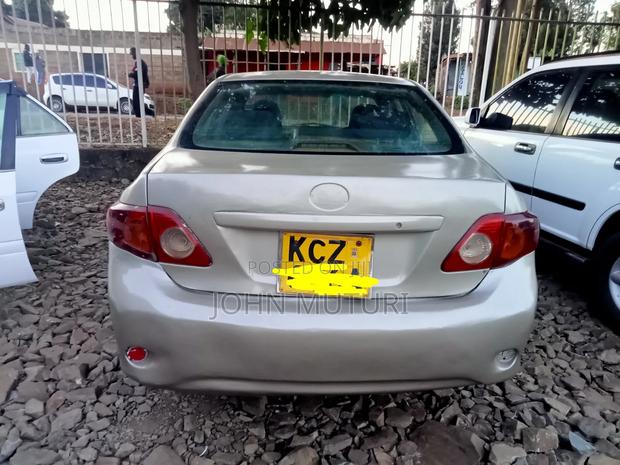 Toyota Corolla 2010 Gold