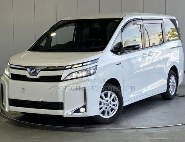 Toyota Voxy 2019 Pearl