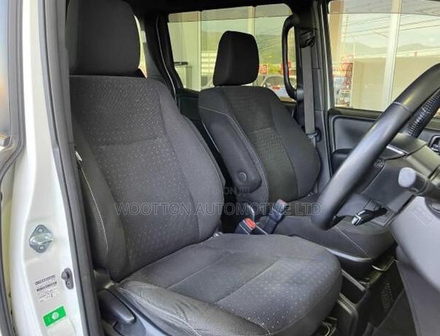 Toyota Voxy 2019 Pearl