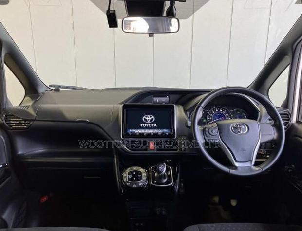 Toyota Voxy 2019 Pearl