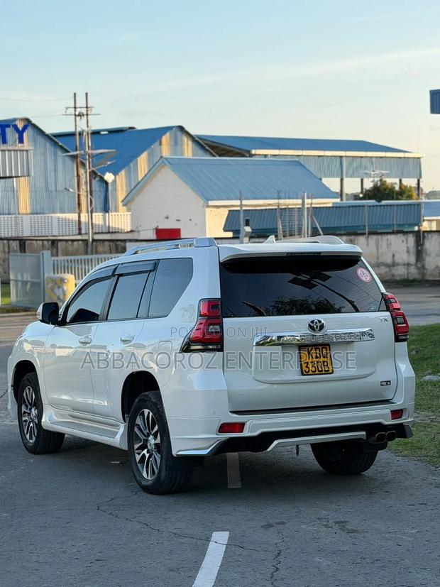 Toyota Land Cruiser Prado 2016 White