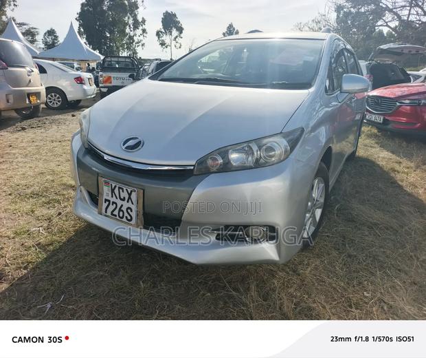 Toyota Wish 2012 Silver