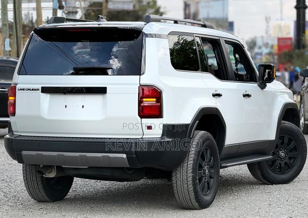 Toyota Land Cruiser LC250 2024 White