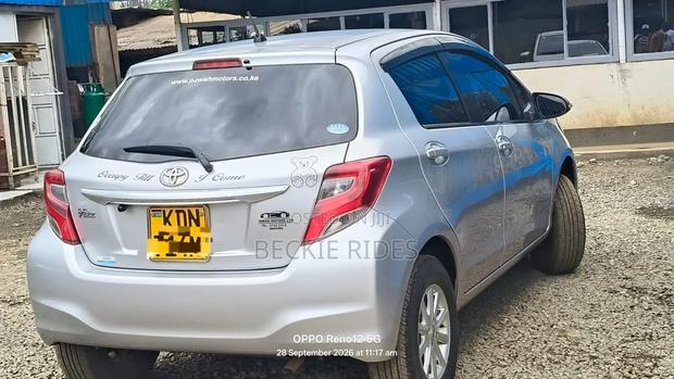 Toyota Vitz 2016 Silver