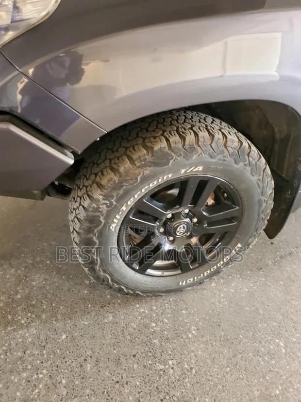 Toyota Land Cruiser Prado KAKADU 2013 Gray
