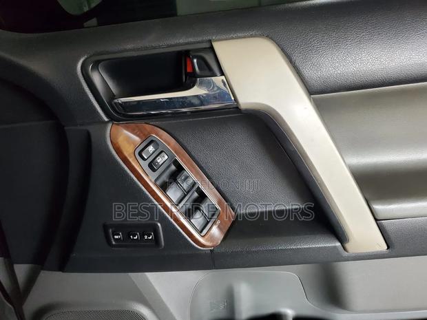Toyota Land Cruiser Prado KAKADU 2013 Gray