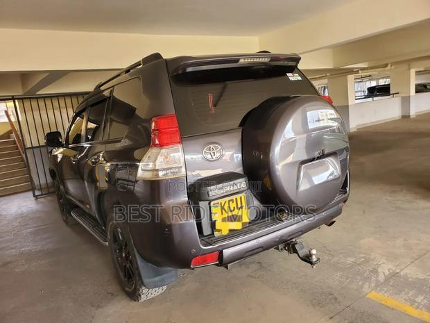Toyota Land Cruiser Prado KAKADU 2013 Gray
