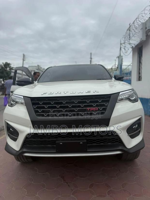 Toyota Fortuner 2.8 D AWD 2021 White