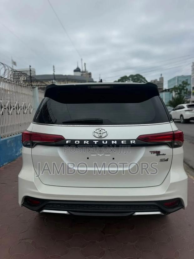 Toyota Fortuner 2.8 D AWD 2021 White