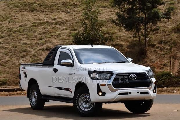 Toyota Hilux 2019 White