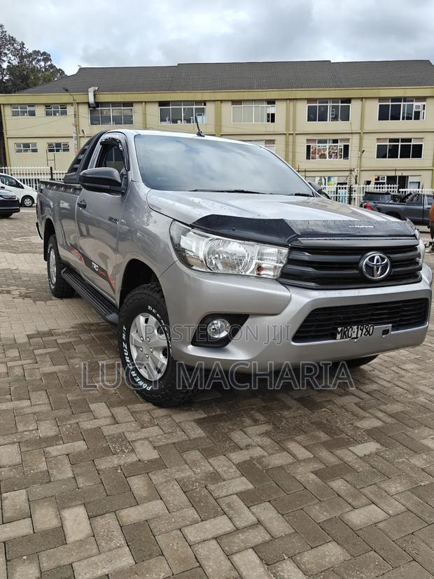Toyota Hilux 2019 Silver