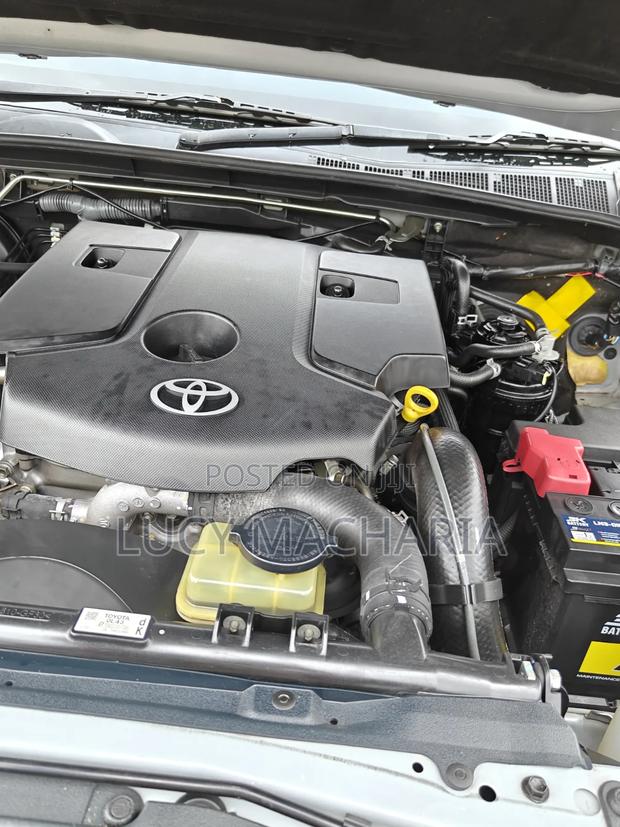 Toyota Hilux 2019 Silver
