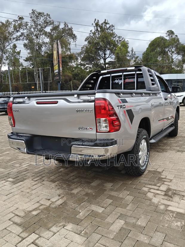 Toyota Hilux 2019 Silver