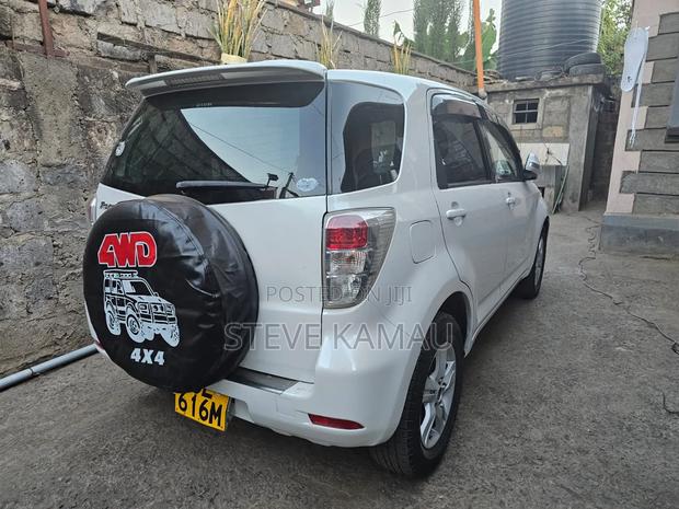 Toyota Rush 2009 White