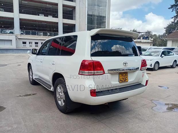 Toyota Land Cruiser 2015 White