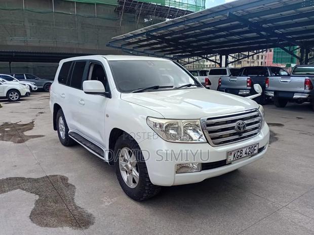 Toyota Land Cruiser 2015 White