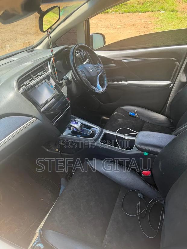 Honda Fit Shuttle 1.5 Hybrid 4WD 2017 Purple