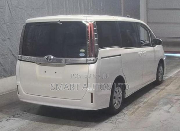 Toyota Noah 2019 Off white
