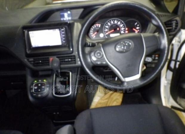 Toyota Noah 2019 Off white