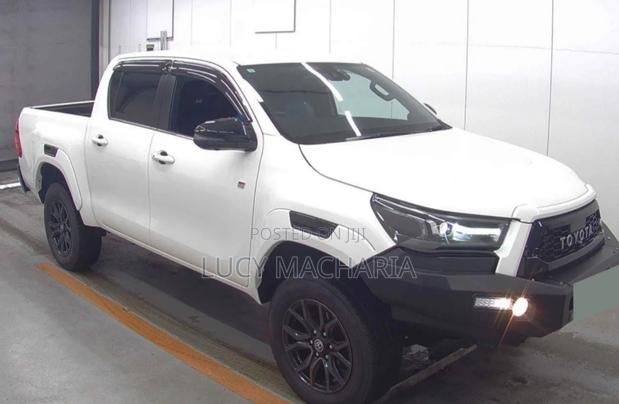Toyota Hilux 2022 White