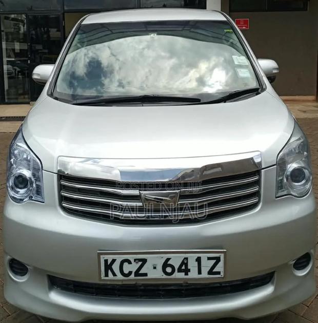 Toyota Noah 2013 Silver