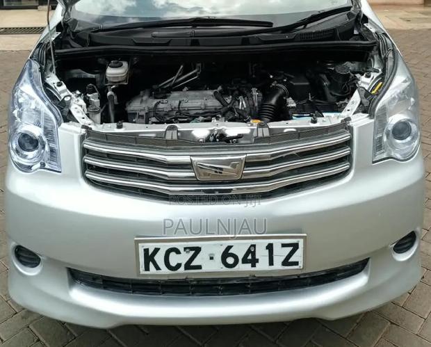 Toyota Noah 2013 Silver