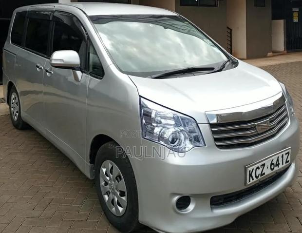 Toyota Noah 2013 Silver