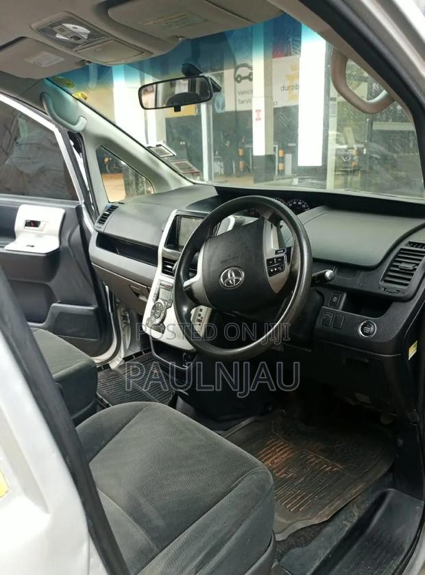 Toyota Noah 2013 Silver