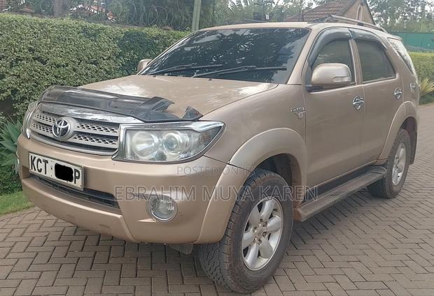 Toyota Fortuner 2.7 AWD 2014 Gold