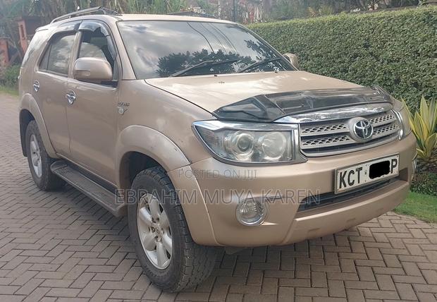 Toyota Fortuner 2.7 AWD 2014 Gold