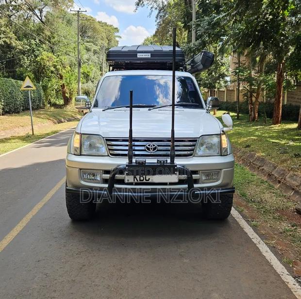 Toyota Land Cruiser Prado 2001 White